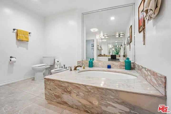 325 N Oakhurst Drive Ph2, Beverly Hills, California 90210