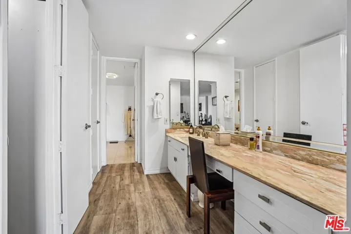 325 N Oakhurst Drive Ph2, Beverly Hills, California 90210