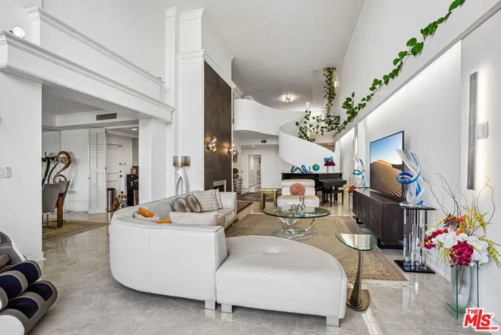 325 N Oakhurst Drive Ph2, Beverly Hills, California 90210