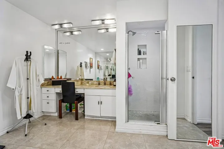 325 N Oakhurst Drive Ph2, Beverly Hills, California 90210
