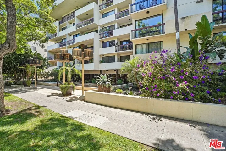 325 N Oakhurst Drive Ph2, Beverly Hills, California 90210