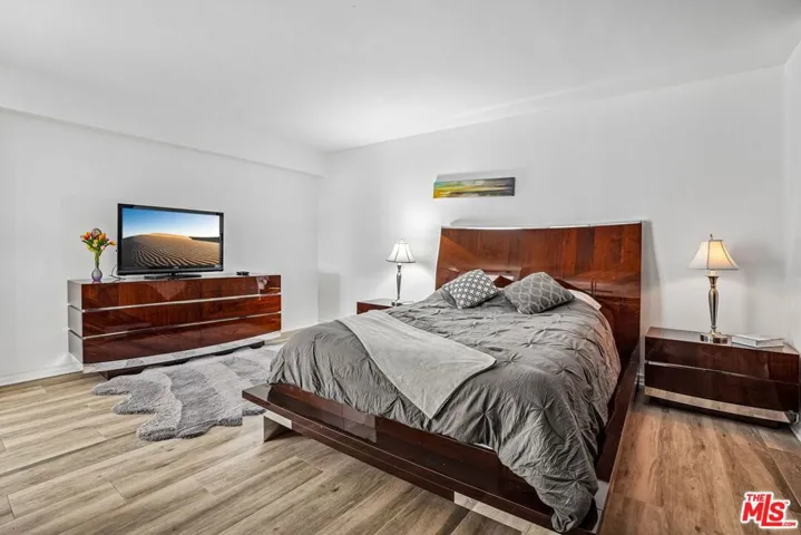 325 N Oakhurst Drive Ph2, Beverly Hills, California 90210