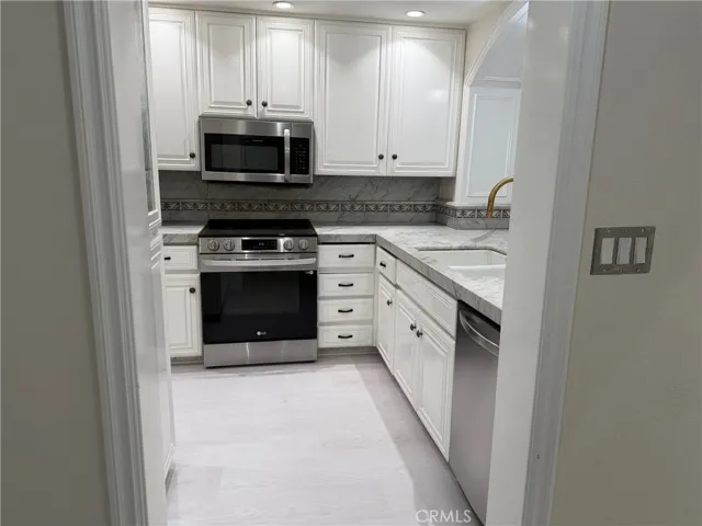 2253 Martin, Irvine, California 92612