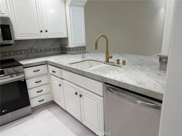 2253 Martin, Irvine, California 92612
