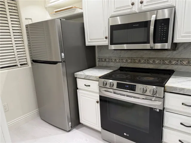 2253 Martin, Irvine, California 92612