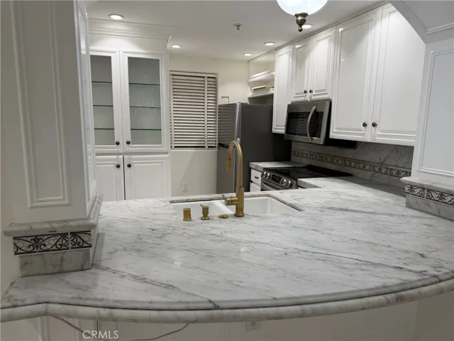 2253 Martin, Irvine, California 92612