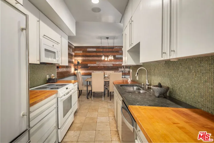 1133 N Clark Street 103, West Hollywood, California 90069