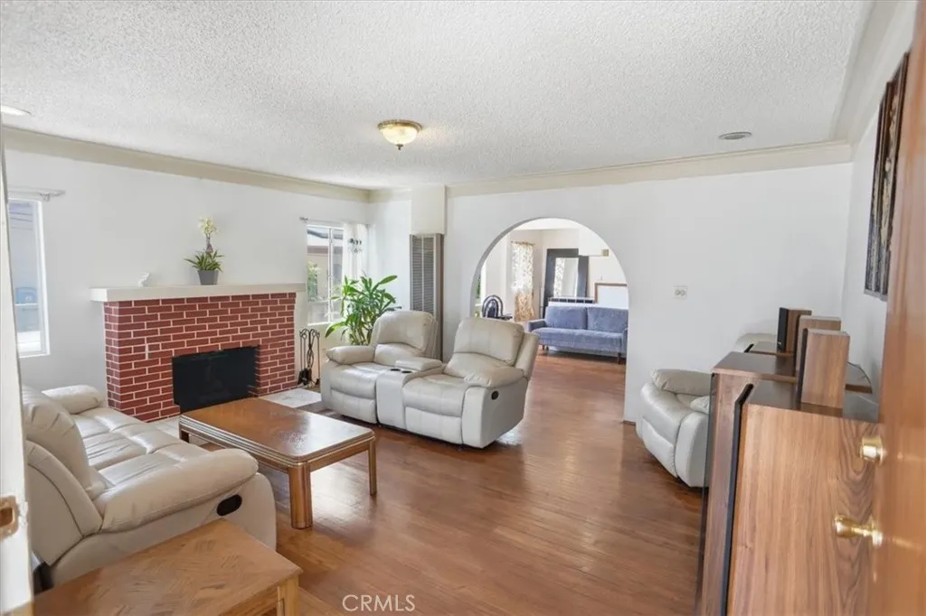 1257 1/2 N New Hampshire, Los Angeles, California 90029 — photo 4