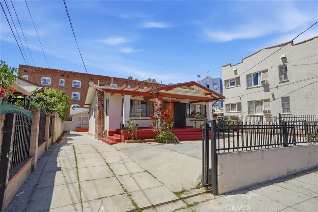 1257 1/2 N New Hampshire