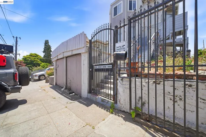 2223 E 23rd St, Oakland, California 94606