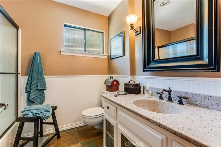 Guest full bathroom