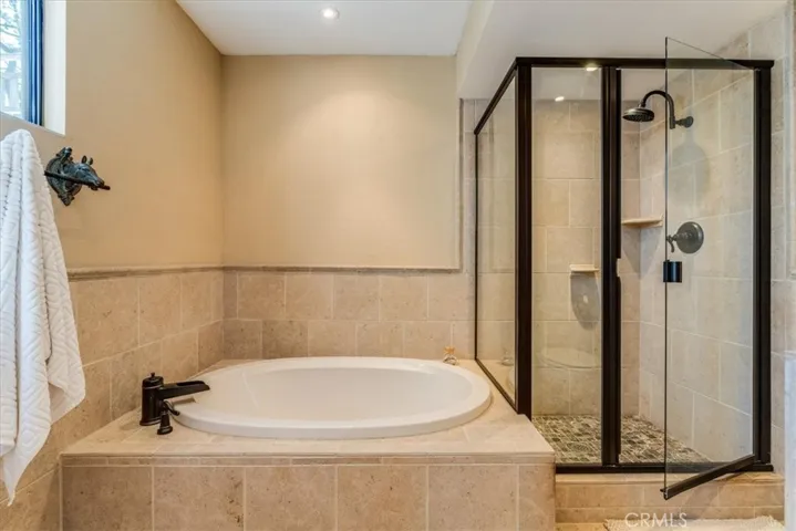 Primary en suite bathroom