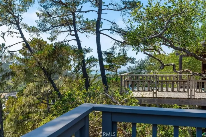 Upper deck, peek of ocean.