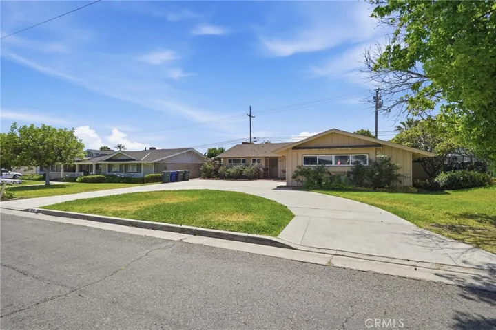 5041 Ridglea Avenue, Buena Park, California 90621