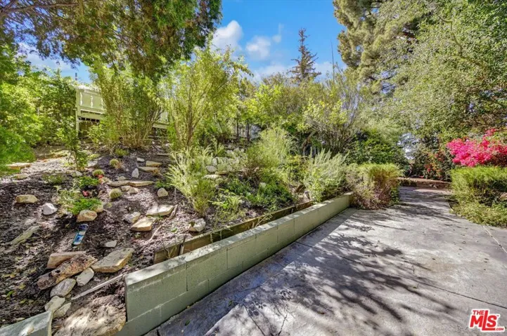 4947 Serrania Avenue, Woodland Hills, California 91364