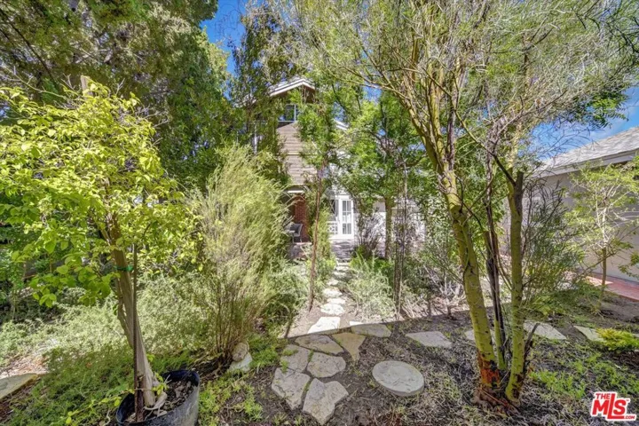 4947 Serrania Avenue, Woodland Hills, California 91364