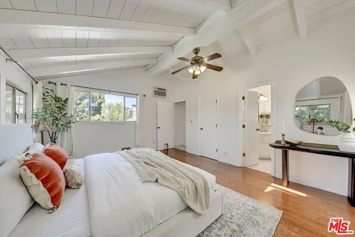 4947 Serrania Avenue, Woodland Hills, California 91364