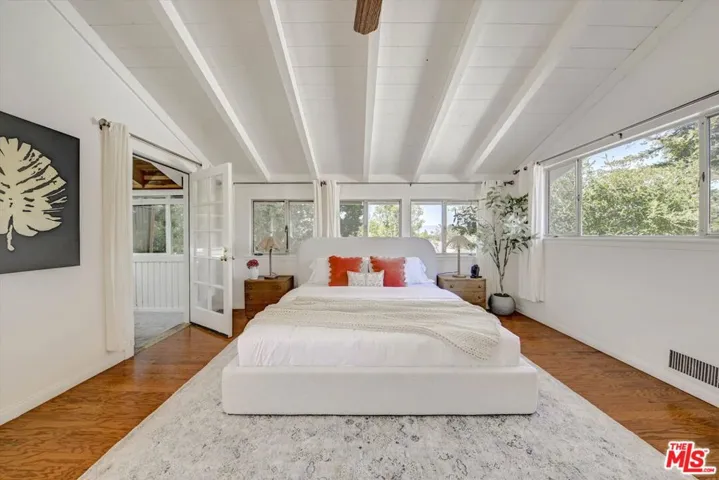 4947 Serrania Avenue, Woodland Hills, California 91364