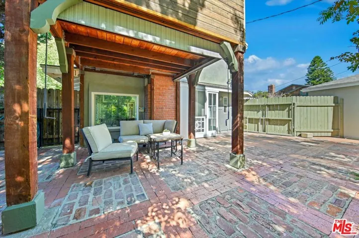 4947 Serrania Avenue, Woodland Hills, California 91364