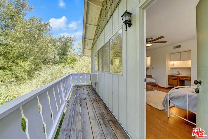 4947 Serrania Avenue, Woodland Hills, California 91364