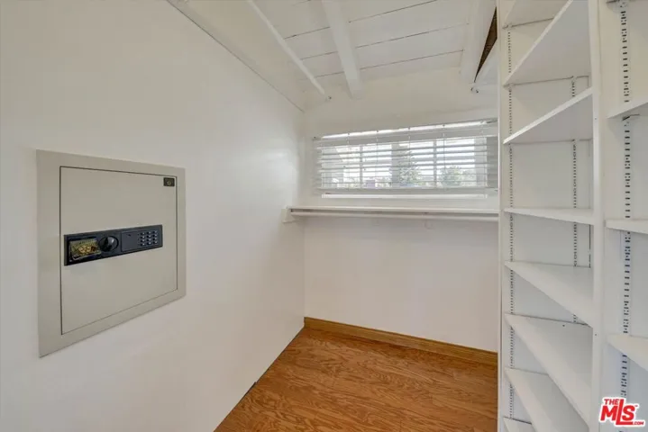 4947 Serrania Avenue, Woodland Hills, California 91364