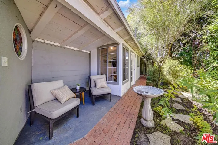 4947 Serrania Avenue, Woodland Hills, California 91364