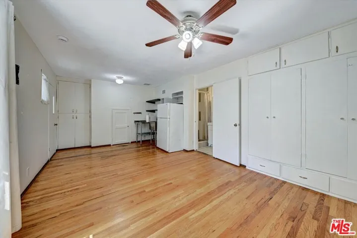 4947 Serrania Avenue, Woodland Hills, California 91364