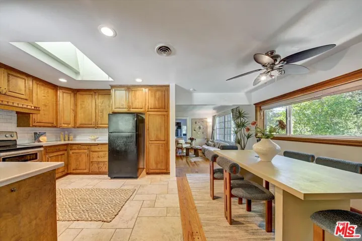 4947 Serrania Avenue, Woodland Hills, California 91364