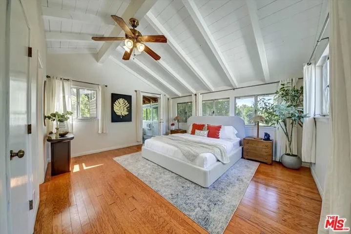 4947 Serrania Avenue, Woodland Hills, California 91364