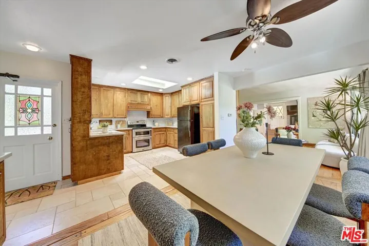 4947 Serrania Avenue, Woodland Hills, California 91364