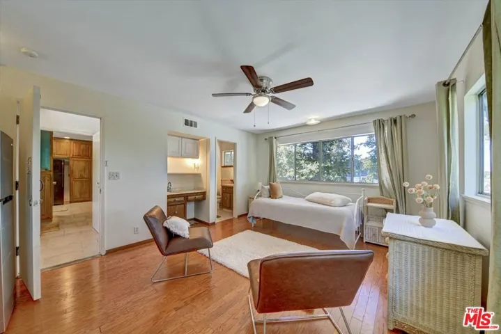 4947 Serrania Avenue, Woodland Hills, California 91364