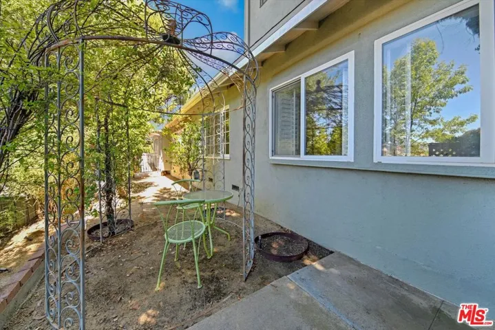 4947 Serrania Avenue, Woodland Hills, California 91364