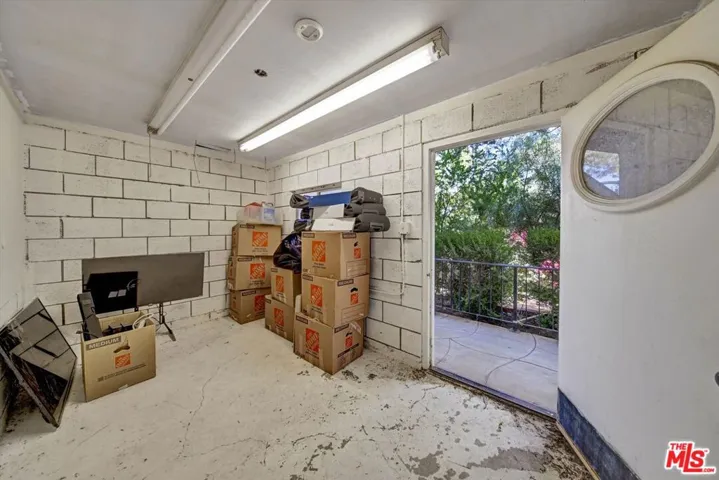 4947 Serrania Avenue, Woodland Hills, California 91364