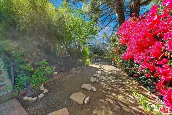4947 Serrania Avenue, Woodland Hills, California 91364