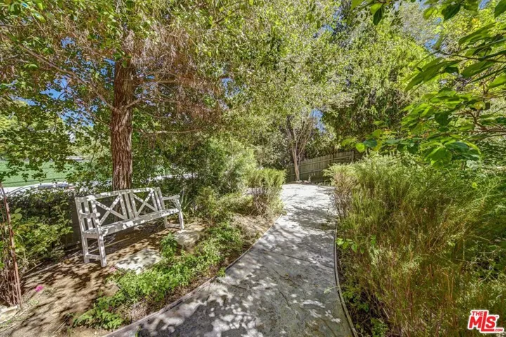 4947 Serrania Avenue, Woodland Hills, California 91364