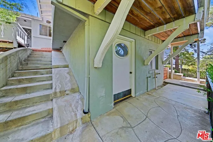 4947 Serrania Avenue, Woodland Hills, California 91364