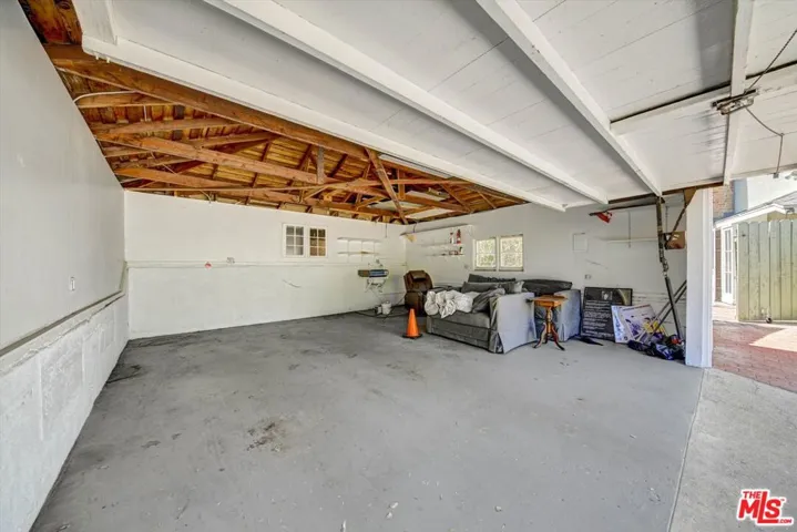 4947 Serrania Avenue, Woodland Hills, California 91364