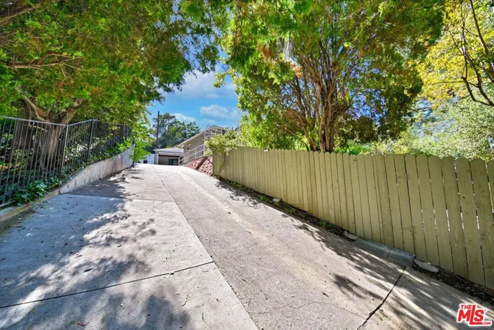 4947 Serrania Avenue, Woodland Hills, California 91364