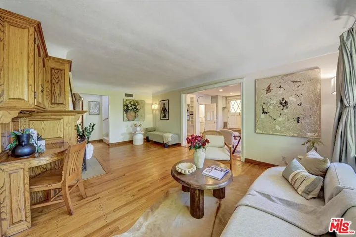 4947 Serrania Avenue, Woodland Hills, California 91364