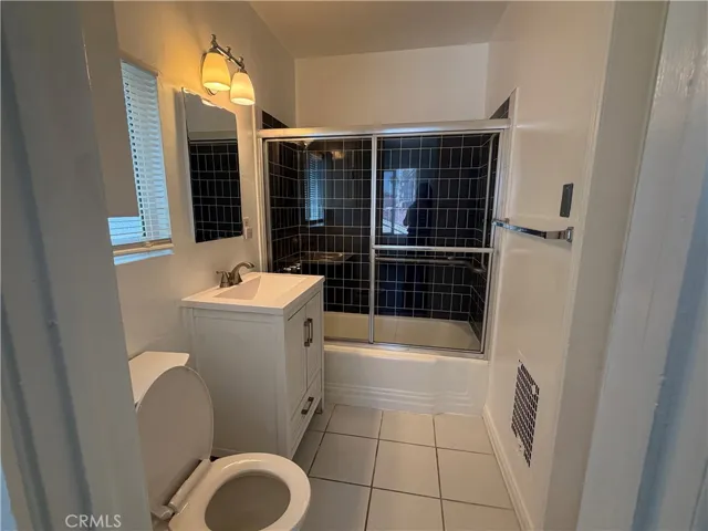 Top Unit Bathroom