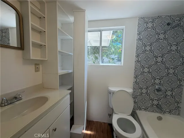 Bottom Unit Bathroom