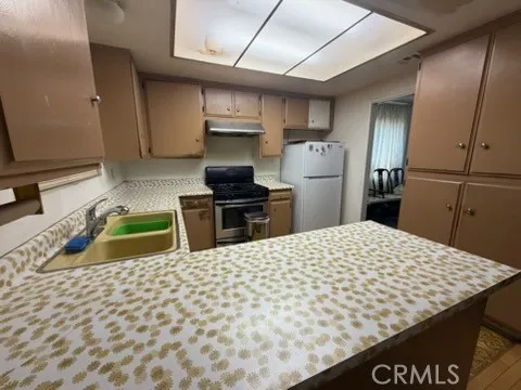 7907 Etiwanda, Reseda, California 91335
