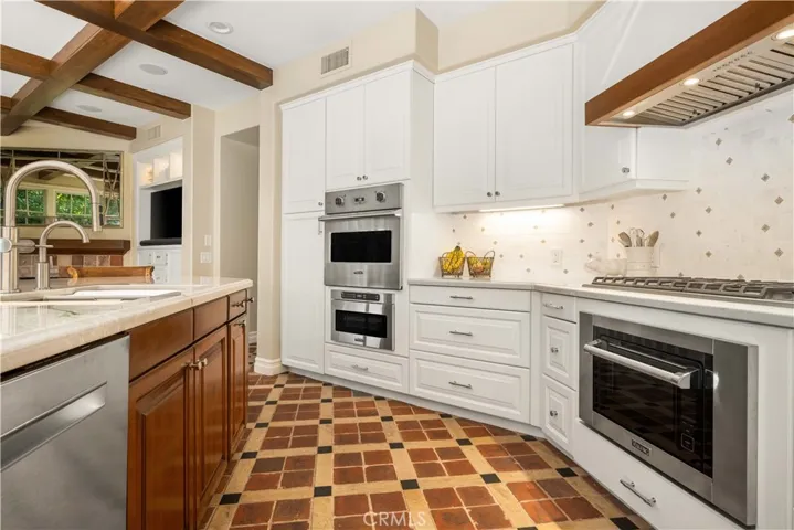 7 Crooked Stick, Newport Beach, California 92660