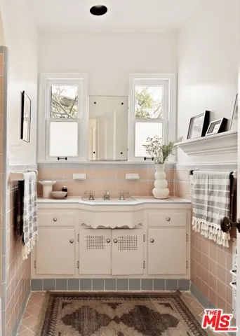 3940 Prospect Avenue, Los Angeles, California 90027