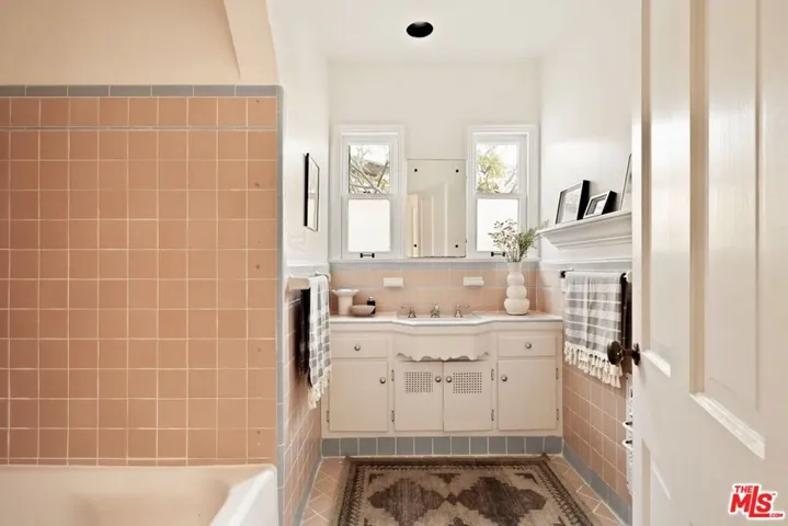 3940 Prospect Avenue, Los Angeles, California 90027