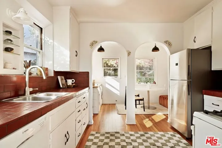 3940 Prospect Avenue, Los Angeles, California 90027