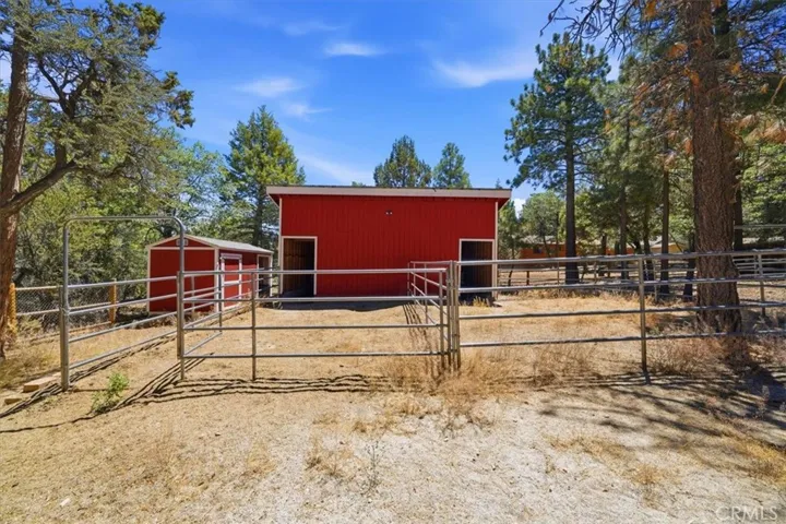 BRING THE HORSES! Barn with Pipe Corals runs