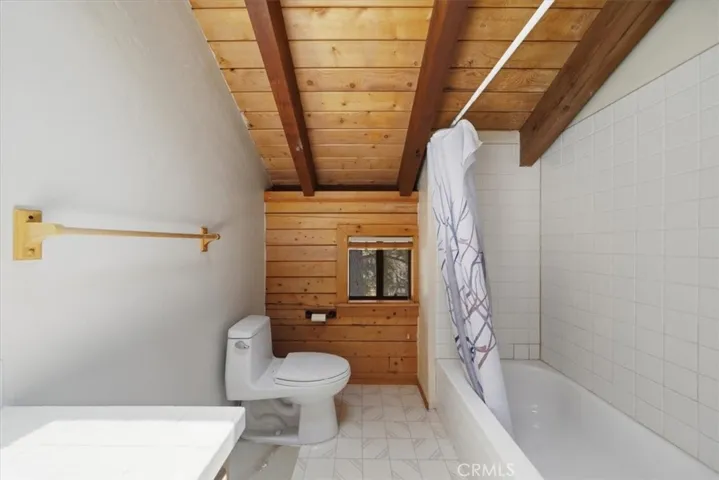 355 Dixie Lee, Sugarloaf, California 92386