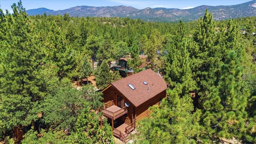 355 Dixie Lee, Sugarloaf, California 92386