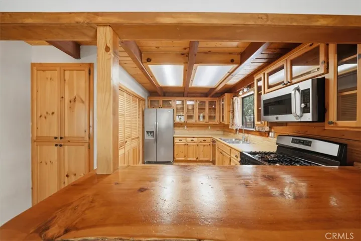 355 Dixie Lee, Sugarloaf, California 92386